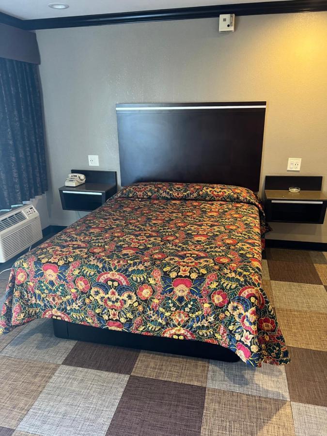 Motel Parlour